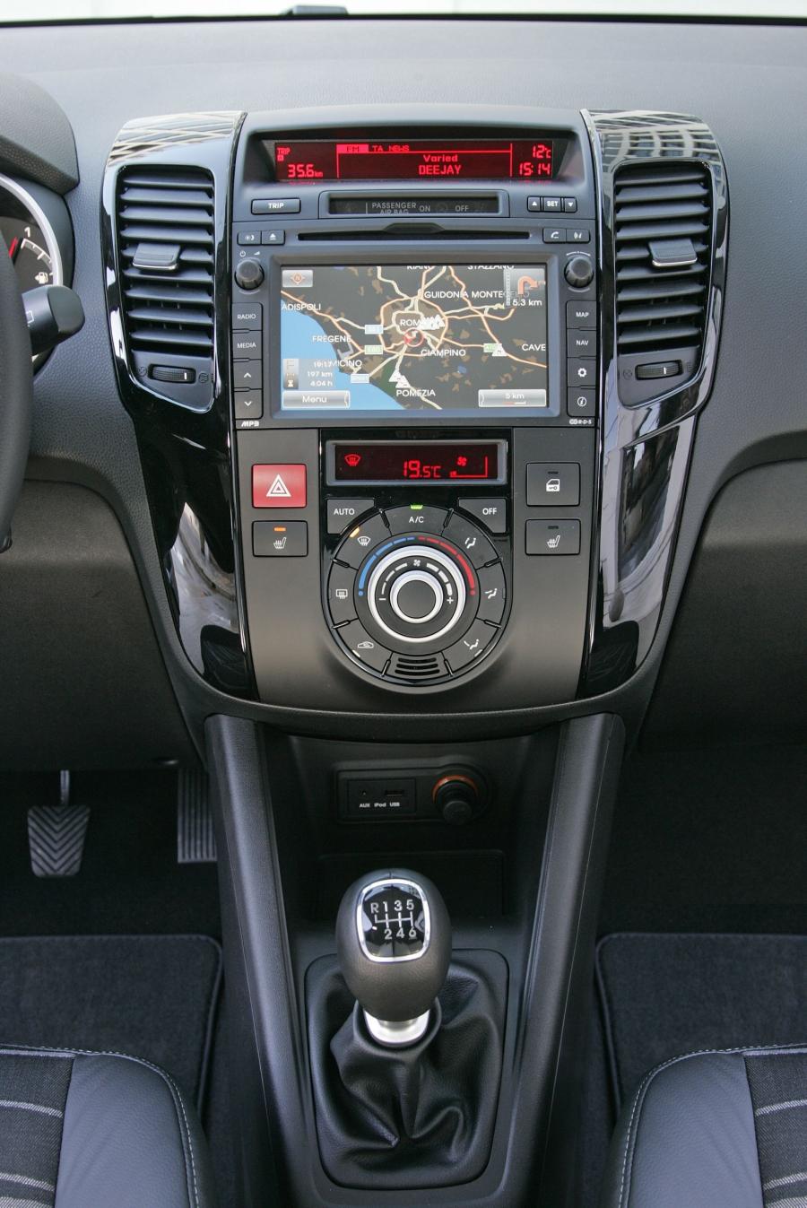  Kia Venga 2010 года  (фото 52 из 199)